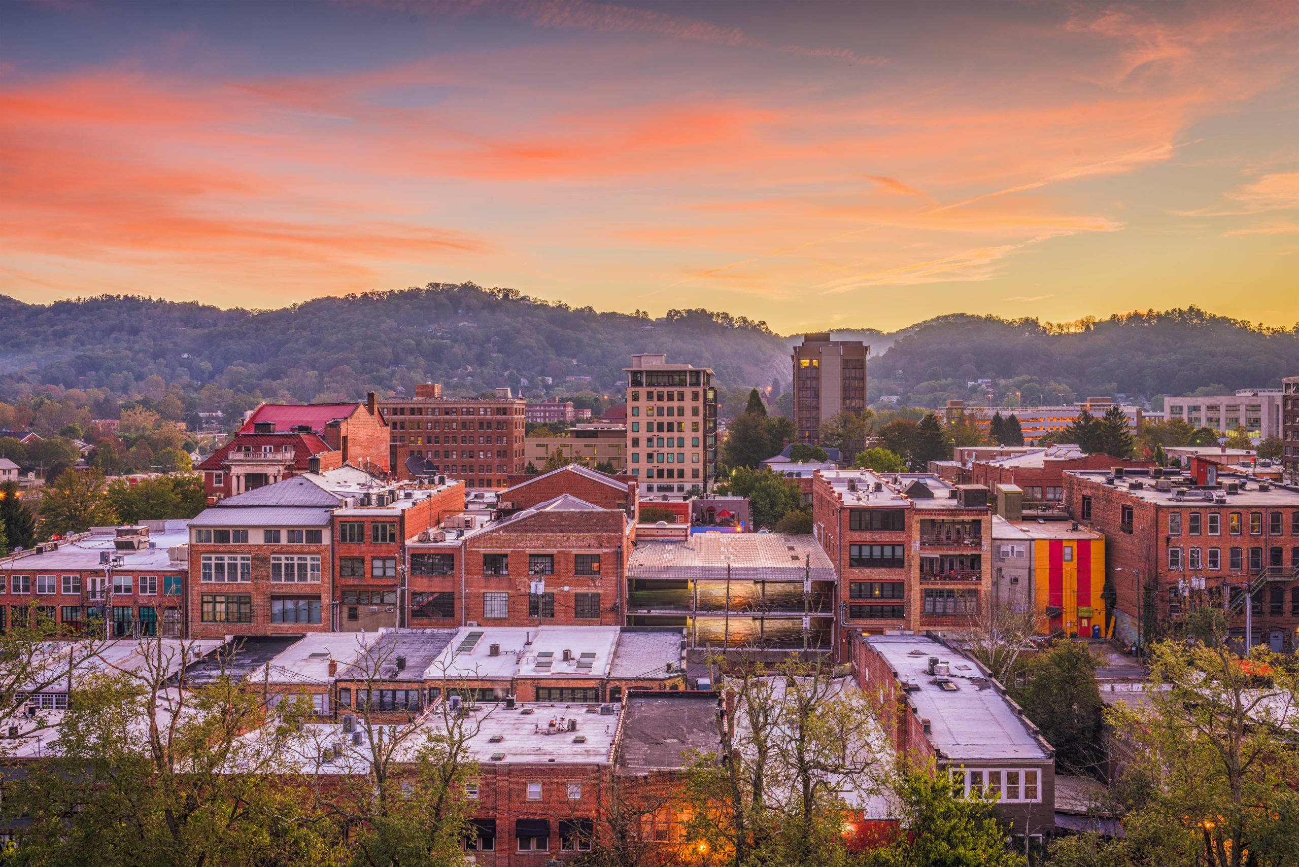 An Ultimate Guide to the Top 55+ Active Communities in Asheville